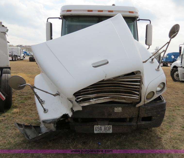 image for item B4580 1998 Freightliner C120 semi truck