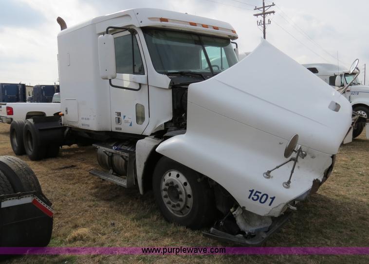 image for item B4580 1998 Freightliner C120 semi truck