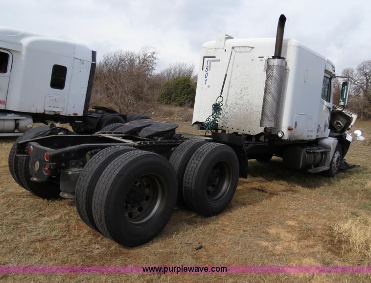 image for item B4580 1998 Freightliner C120 semi truck