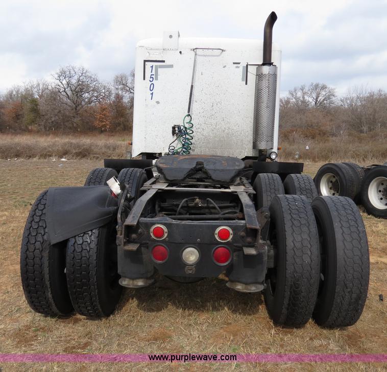 image for item B4580 1998 Freightliner C120 semi truck