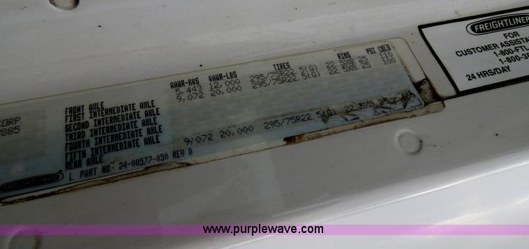 image for item B4580 1998 Freightliner C120 semi truck