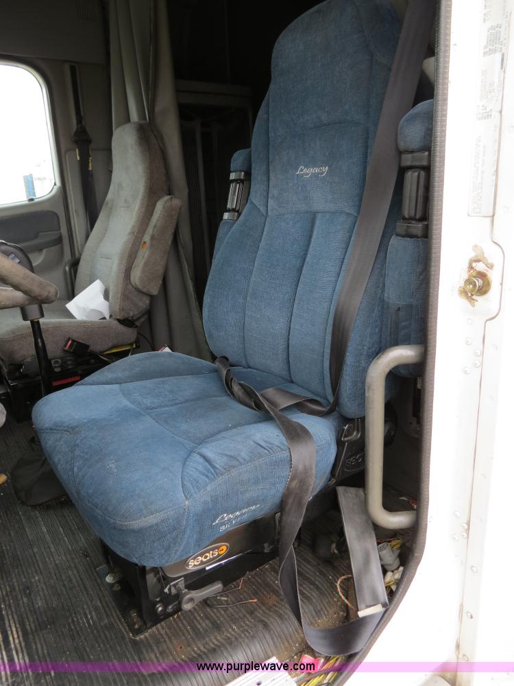 image for item B4580 1998 Freightliner C120 semi truck