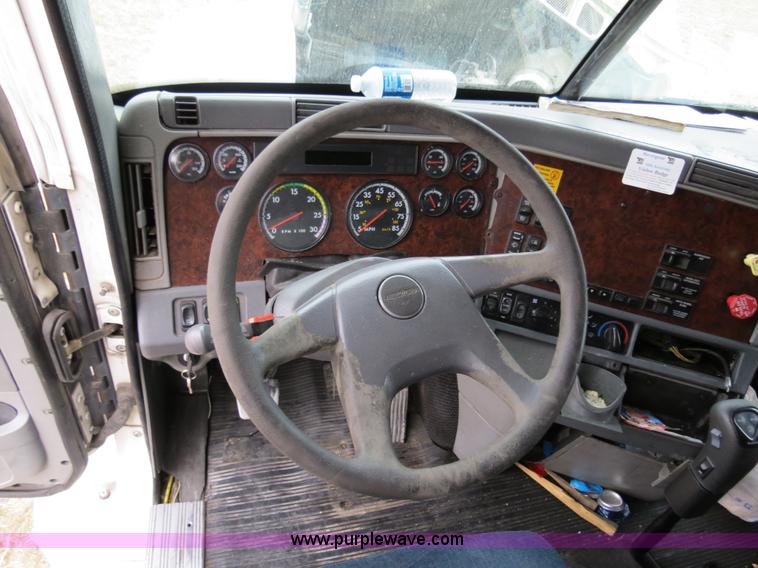 image for item B4580 1998 Freightliner C120 semi truck