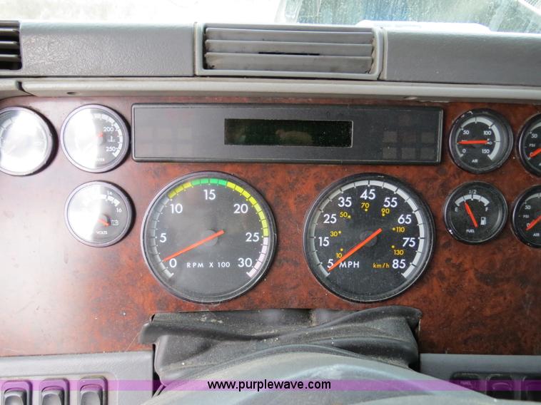 image for item B4580 1998 Freightliner C120 semi truck