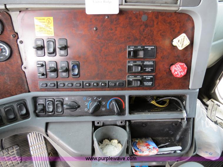 image for item B4580 1998 Freightliner C120 semi truck