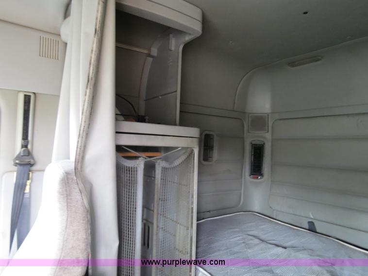 image for item B4580 1998 Freightliner C120 semi truck