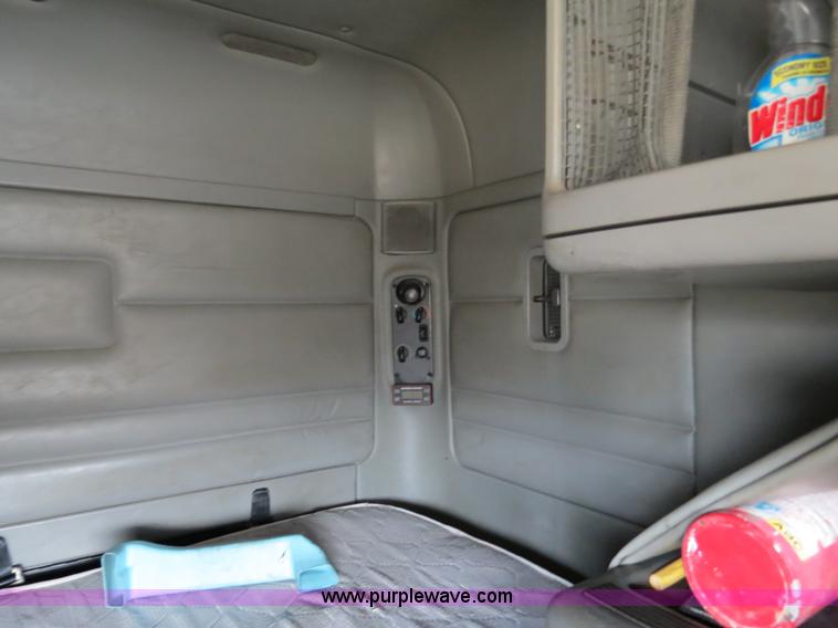 image for item B4580 1998 Freightliner C120 semi truck