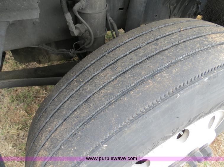 image for item B4580 1998 Freightliner C120 semi truck