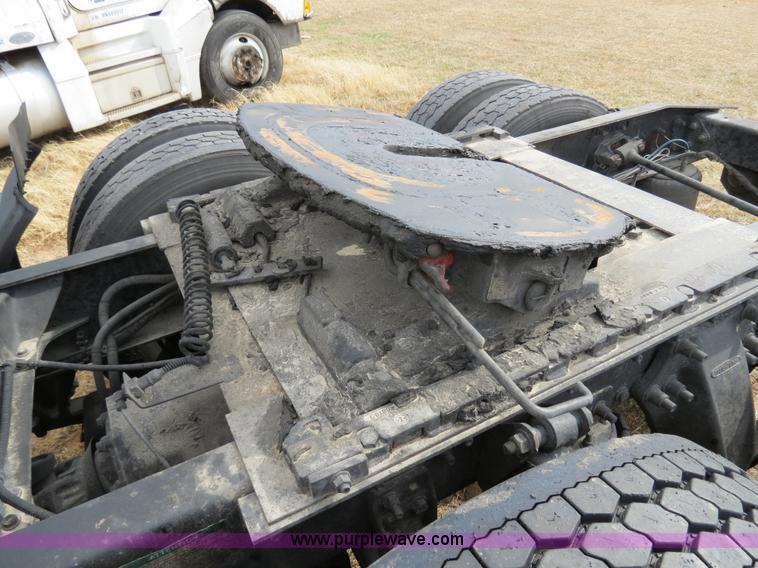 image for item B4580 1998 Freightliner C120 semi truck