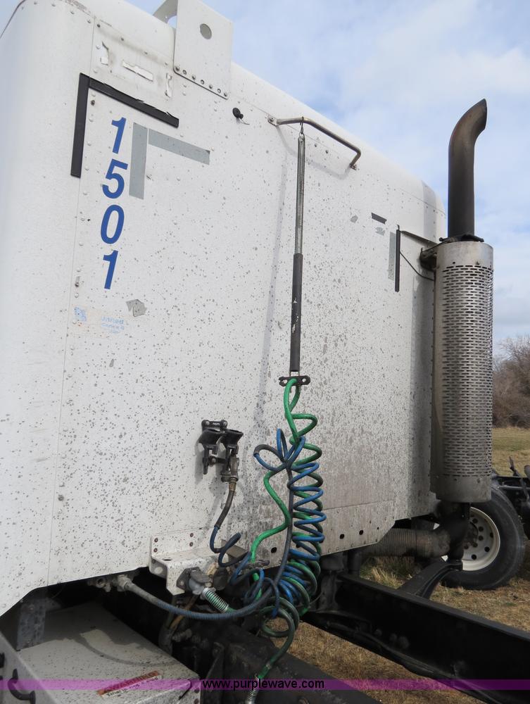 image for item B4580 1998 Freightliner C120 semi truck