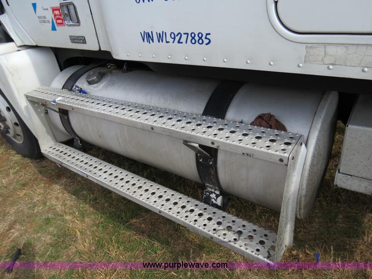 image for item B4580 1998 Freightliner C120 semi truck