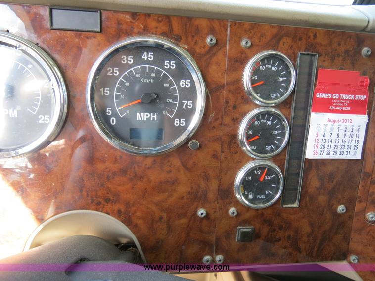 image for item B4582 2005 International 9400i semi truck