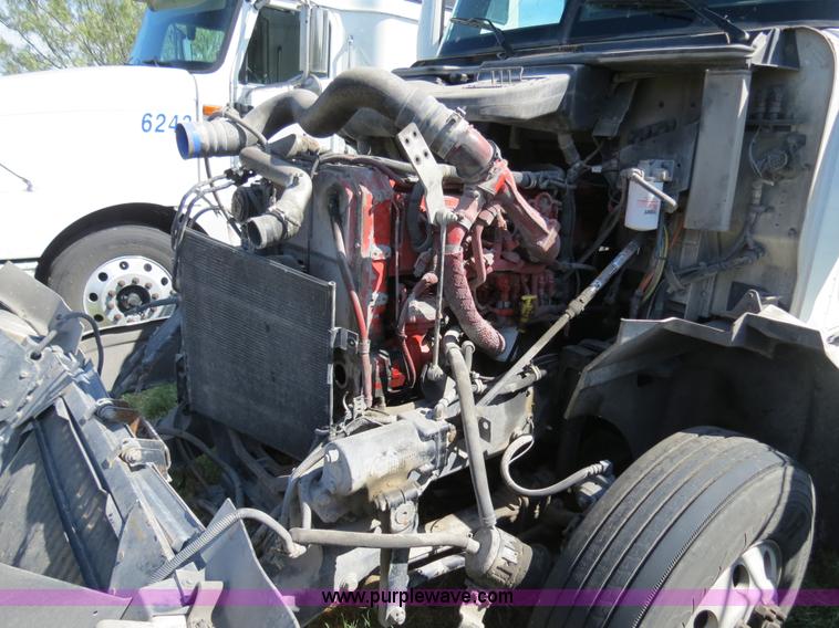 image for item B4582 2005 International 9400i semi truck