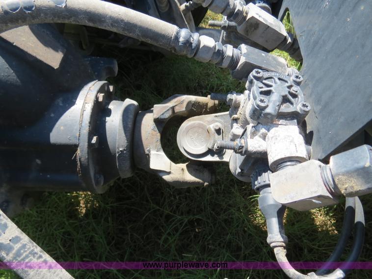 image for item B4582 2005 International 9400i semi truck