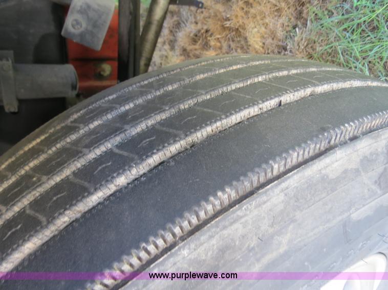 image for item B4582 2005 International 9400i semi truck