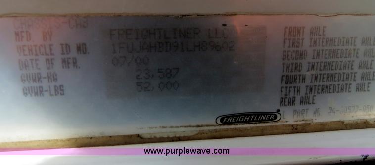 image for item B4583 2001 Freightliner FLD120 semi truck