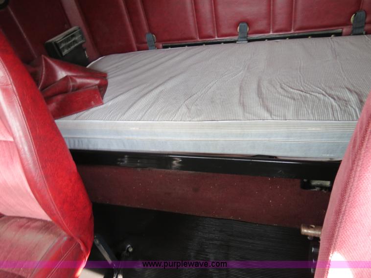 image for item B4583 2001 Freightliner FLD120 semi truck