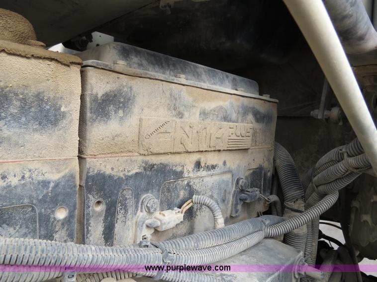 image for item B4583 2001 Freightliner FLD120 semi truck