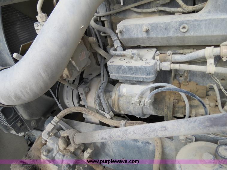 image for item B4583 2001 Freightliner FLD120 semi truck