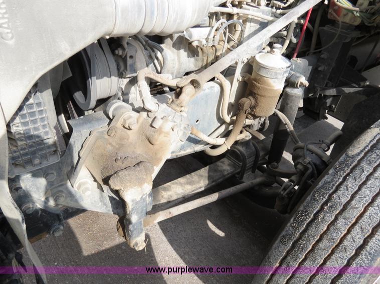 image for item B4583 2001 Freightliner FLD120 semi truck