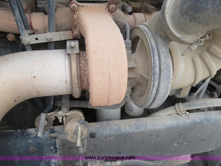 image for item B4583 2001 Freightliner FLD120 semi truck