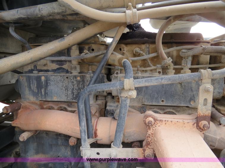 image for item B4583 2001 Freightliner FLD120 semi truck