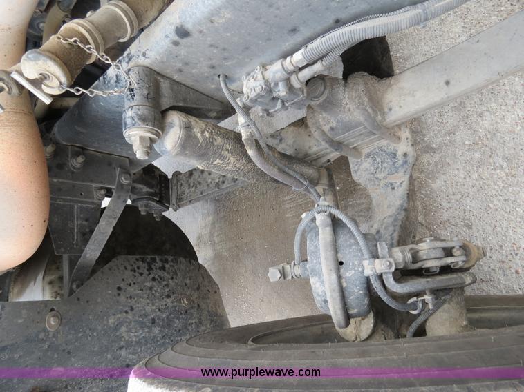 image for item B4583 2001 Freightliner FLD120 semi truck