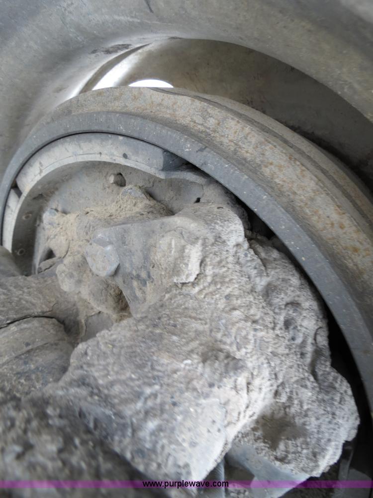 image for item B4583 2001 Freightliner FLD120 semi truck