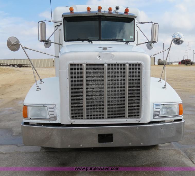 image for item B4584 1998 Peterbilt 377 semi truck