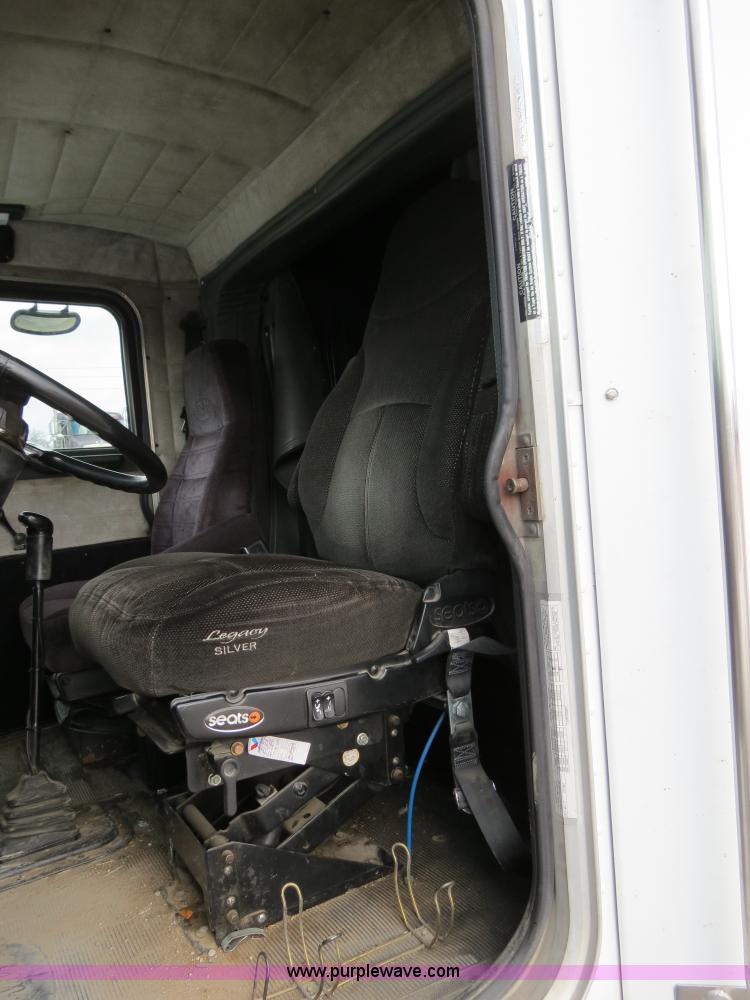 image for item B4584 1998 Peterbilt 377 semi truck