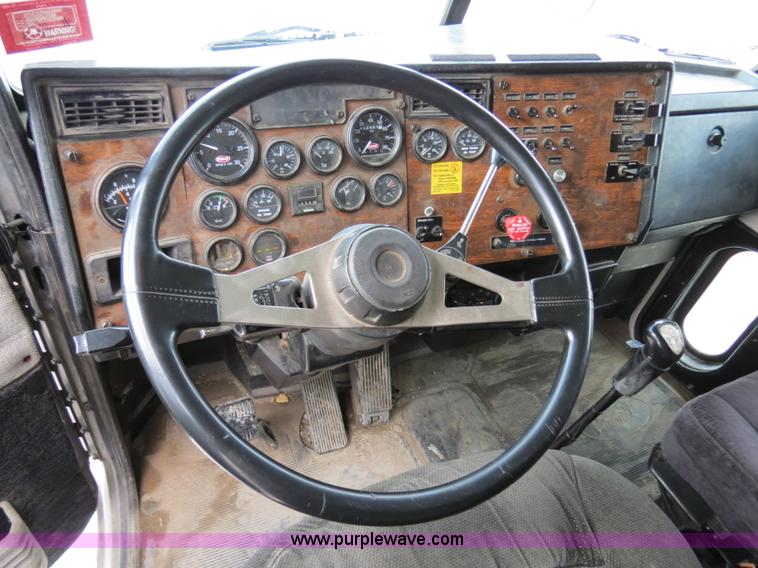 image for item B4584 1998 Peterbilt 377 semi truck