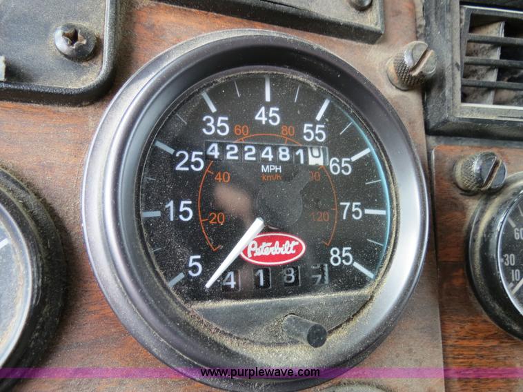 image for item B4584 1998 Peterbilt 377 semi truck