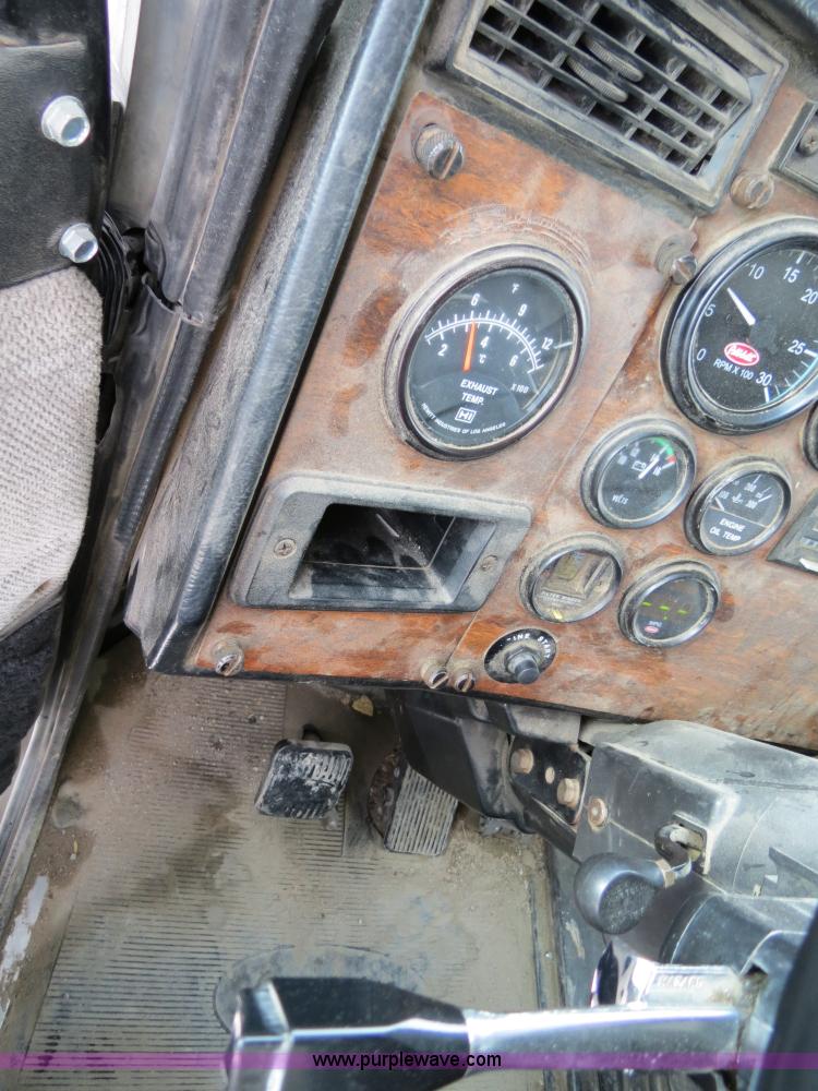 image for item B4584 1998 Peterbilt 377 semi truck