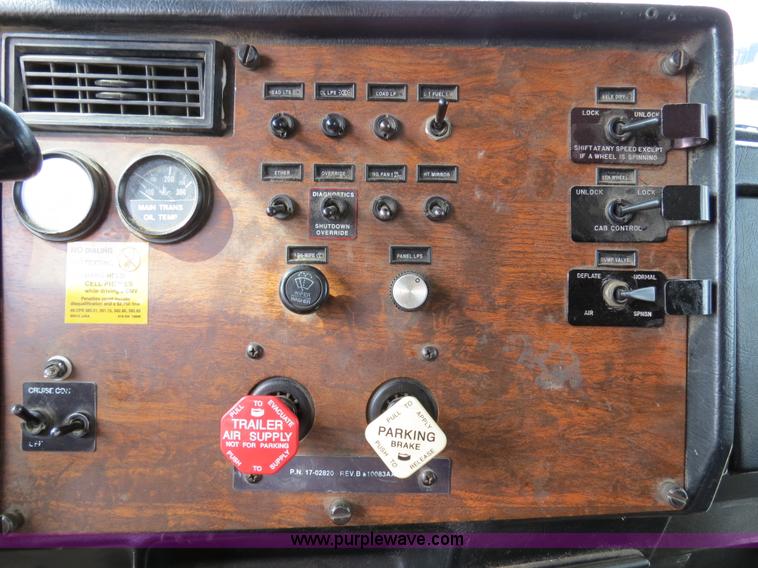 image for item B4584 1998 Peterbilt 377 semi truck