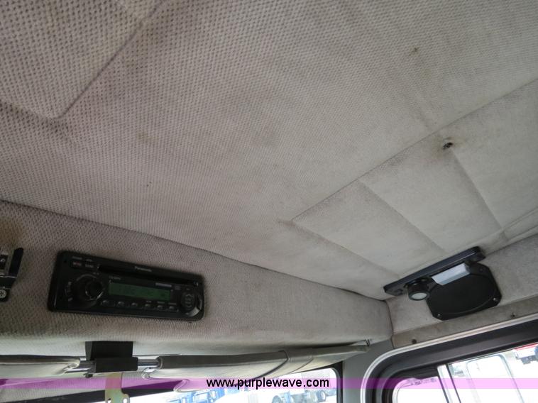 image for item B4584 1998 Peterbilt 377 semi truck