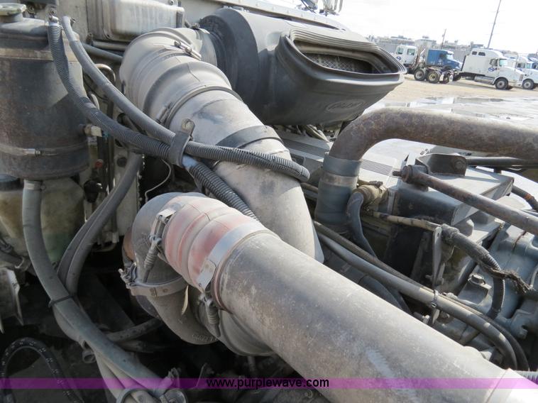 image for item B4584 1998 Peterbilt 377 semi truck