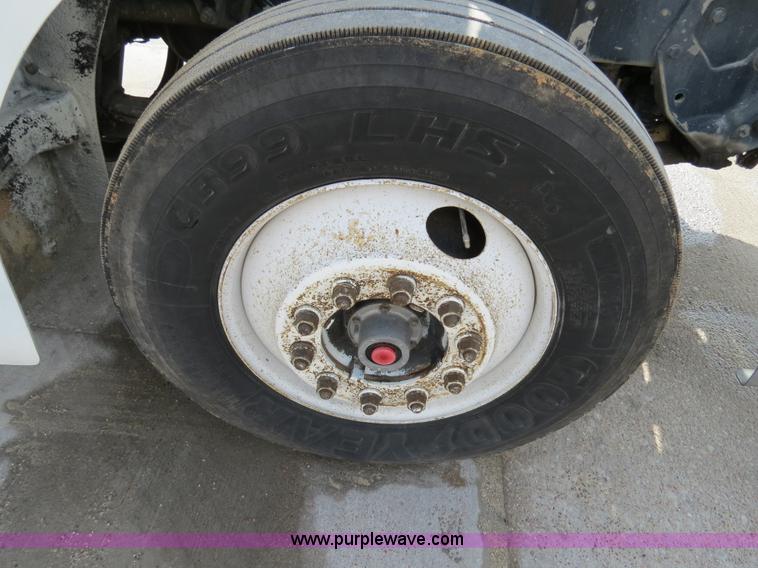 image for item B4584 1998 Peterbilt 377 semi truck