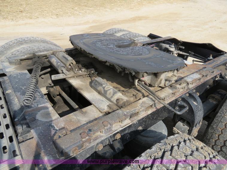 image for item B4584 1998 Peterbilt 377 semi truck