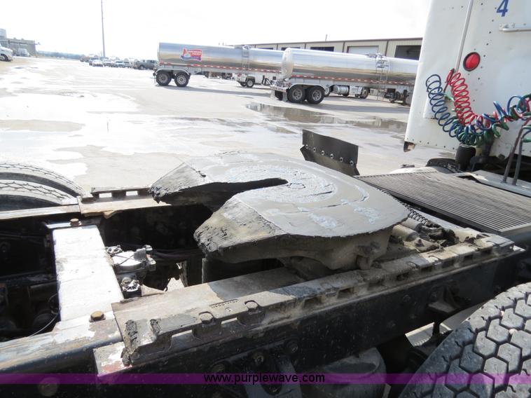 image for item B4584 1998 Peterbilt 377 semi truck