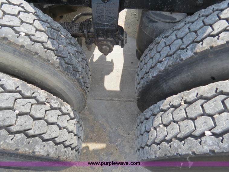 image for item B4584 1998 Peterbilt 377 semi truck