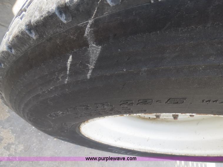 image for item B4584 1998 Peterbilt 377 semi truck