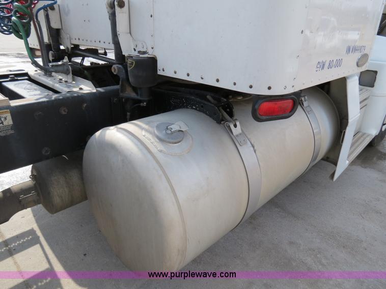 image for item B4584 1998 Peterbilt 377 semi truck