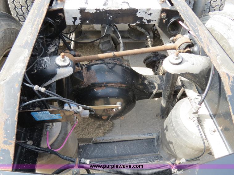 image for item B4584 1998 Peterbilt 377 semi truck