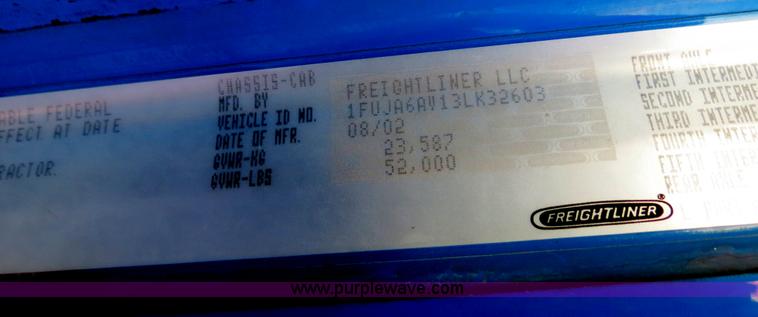 image for item B4585 2003 Freightliner Columbia semi truck