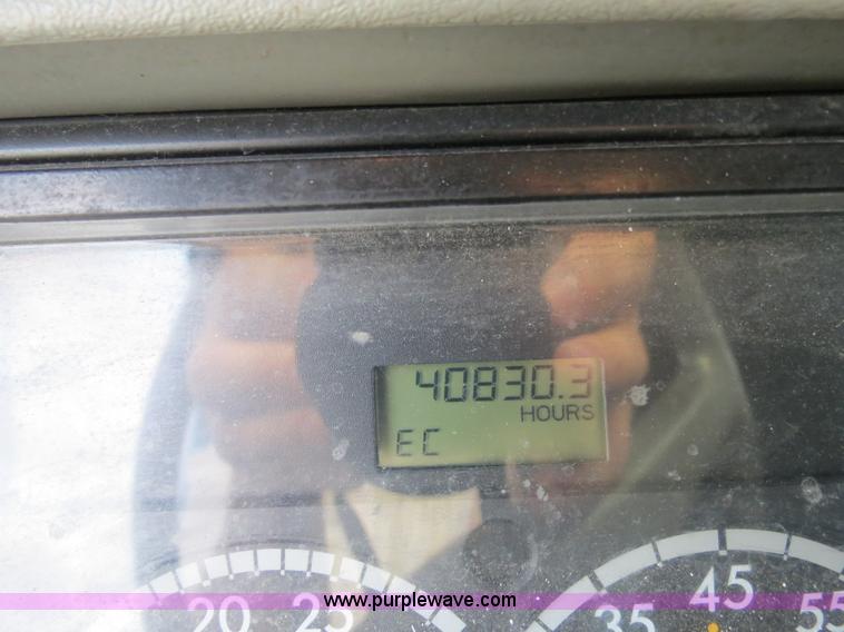 image for item B4585 2003 Freightliner Columbia semi truck