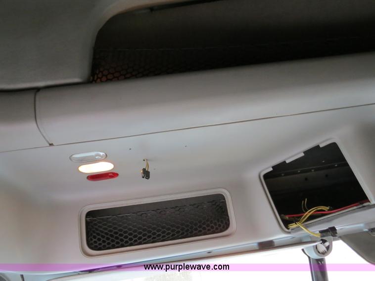 image for item B4585 2003 Freightliner Columbia semi truck