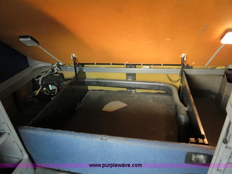 image for item B4585 2003 Freightliner Columbia semi truck