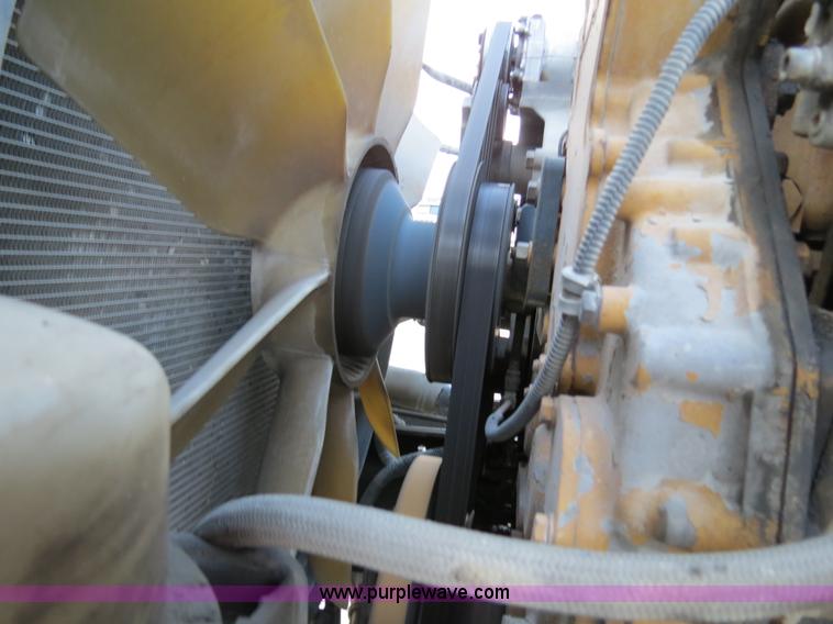 image for item B4585 2003 Freightliner Columbia semi truck