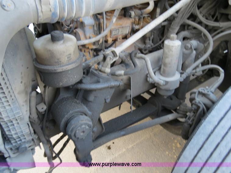 image for item B4585 2003 Freightliner Columbia semi truck