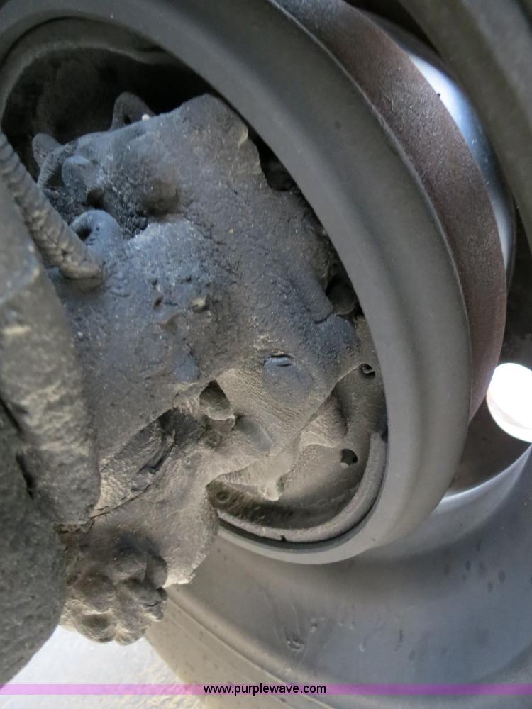 image for item B4585 2003 Freightliner Columbia semi truck